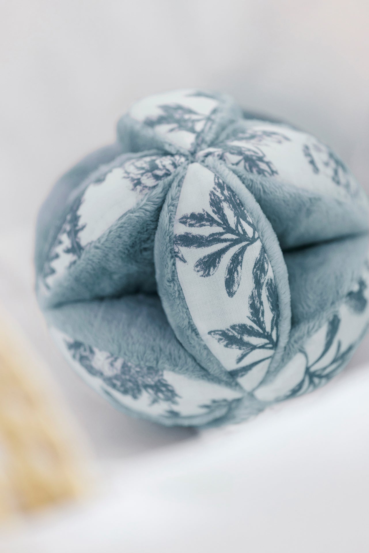 Sensory ball
Print inspiration Toile de Jouy Blue