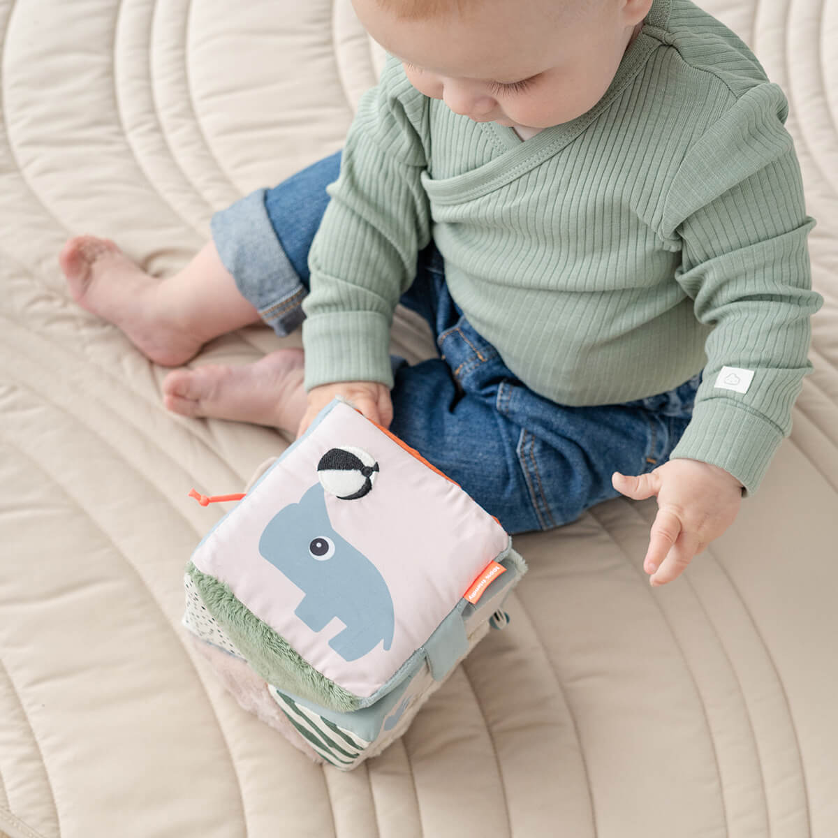 Fold-out sensory cube Deer friends Colour mix