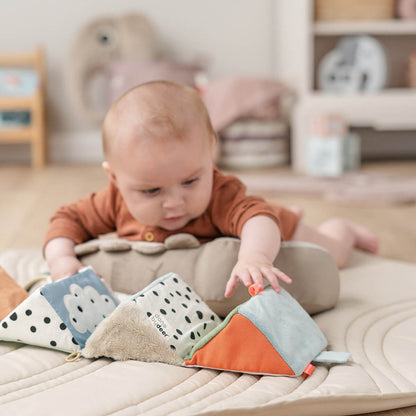 Fold-out sensory cube Deer friends Colour mix