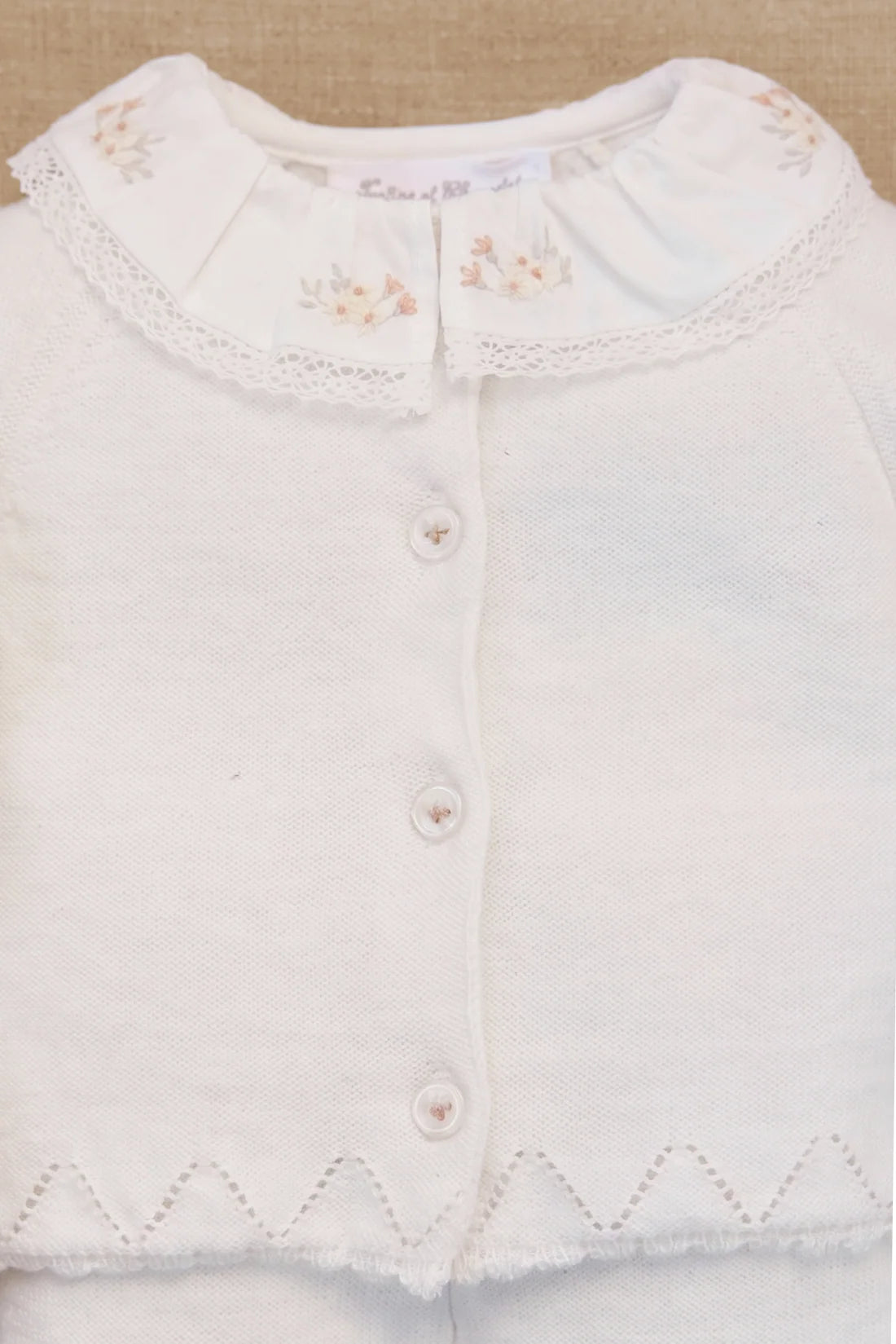 Long outfit Ecru cotton ruffled collar