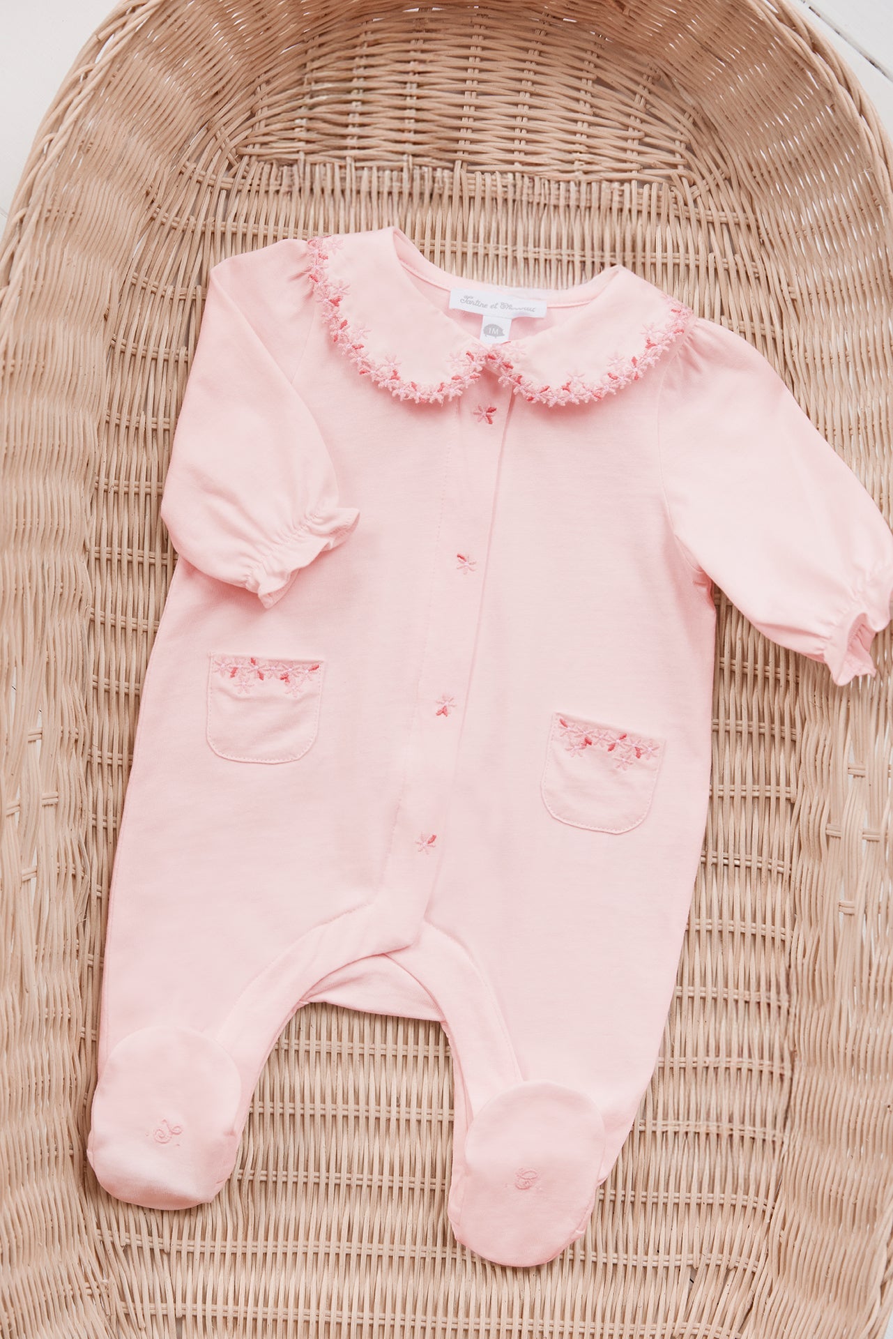Pajamas
Pale pink cotton Embrodery