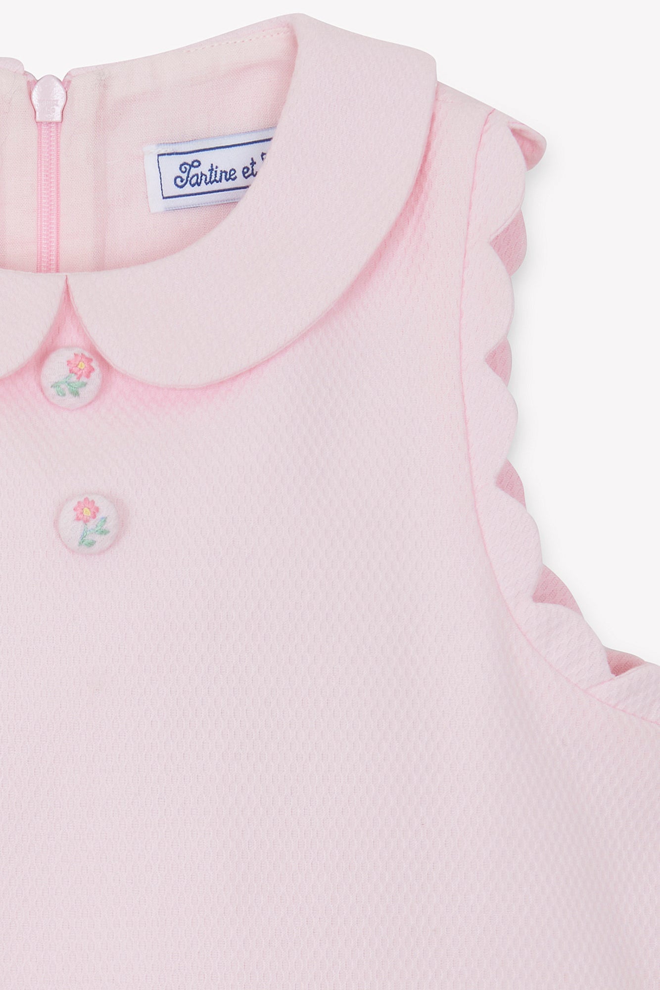 Dress
Pink Peter pan collar