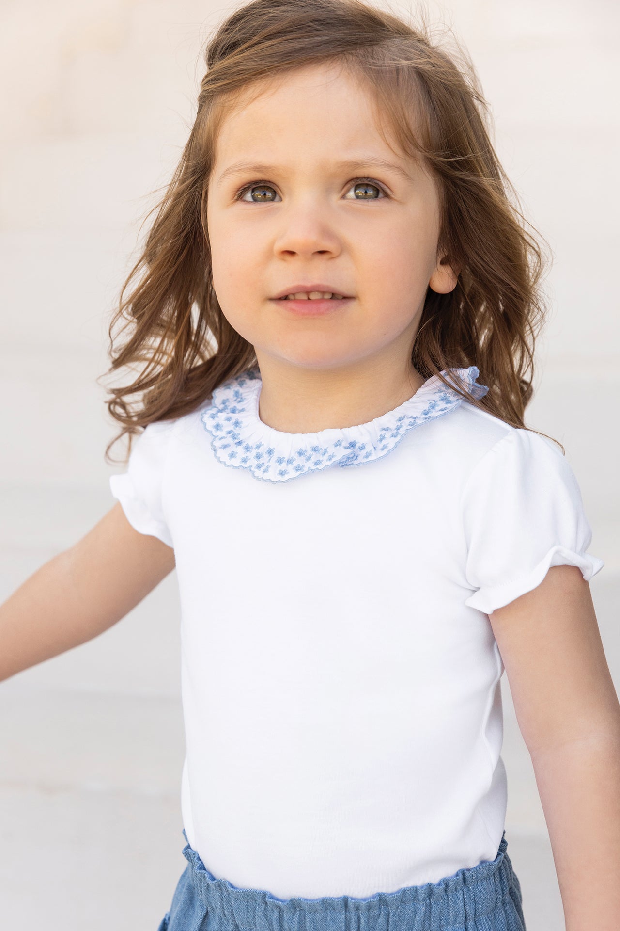 Body
White cotton Collar Embroidered
