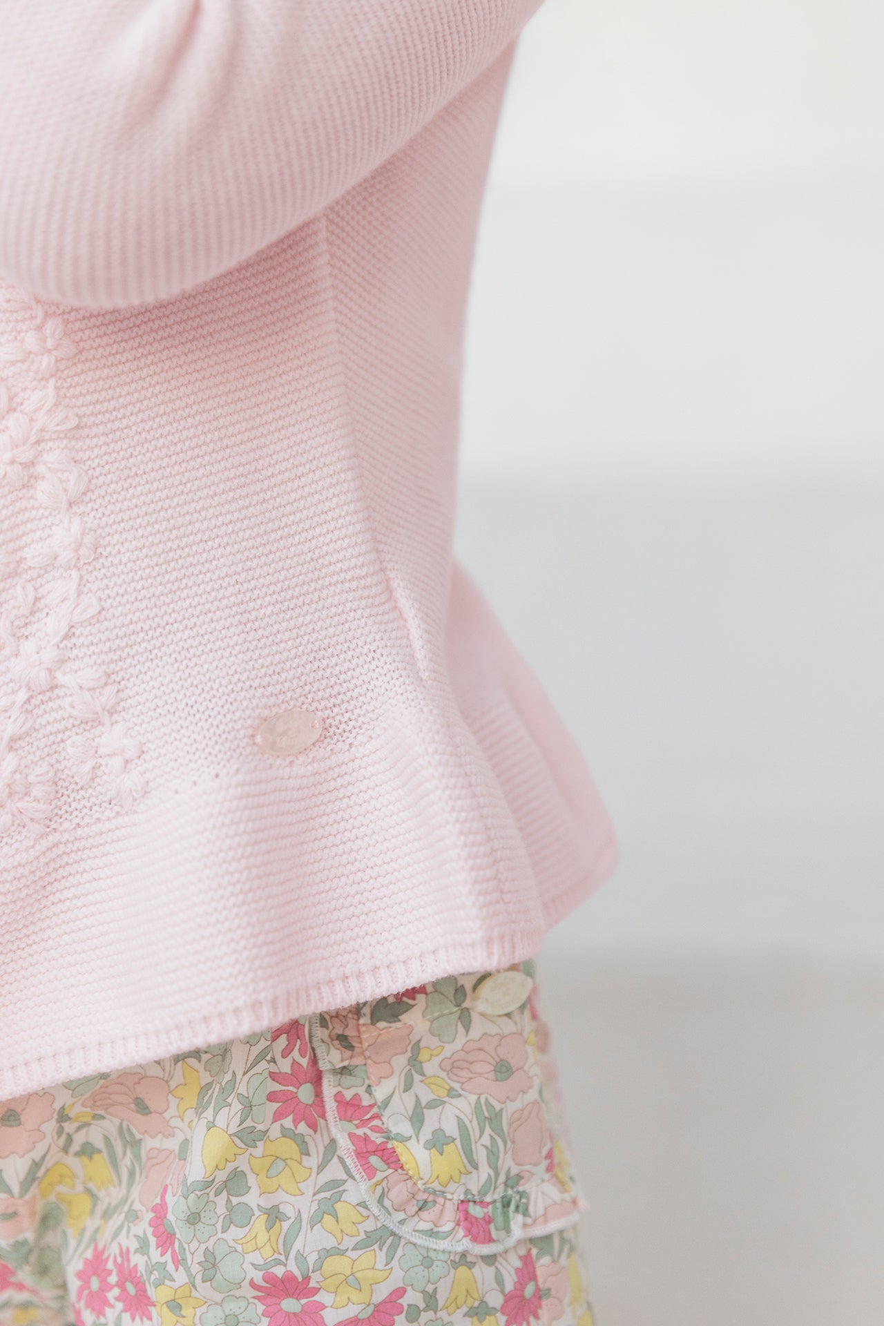 Cardigan
Pale pink cotton Embrodery