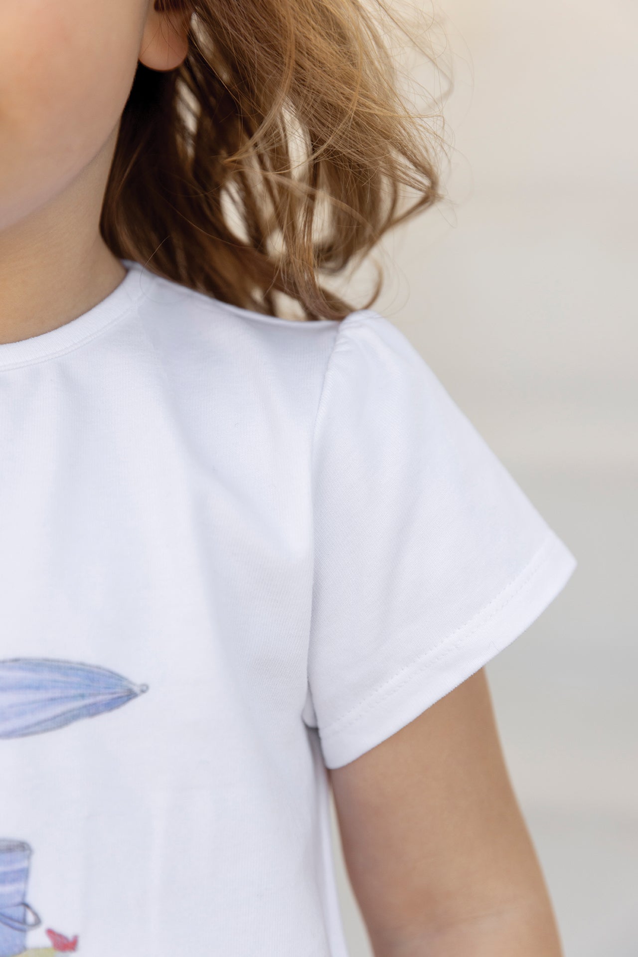T-shirt
White cotton Illustration beach