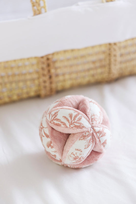 Sensory ball
Print inspiration Toile de Jouy Pink