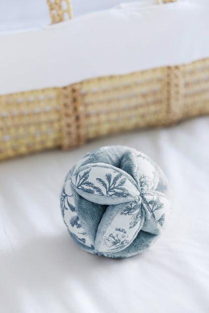 Sensory ball
Print inspiration Toile de Jouy Blue