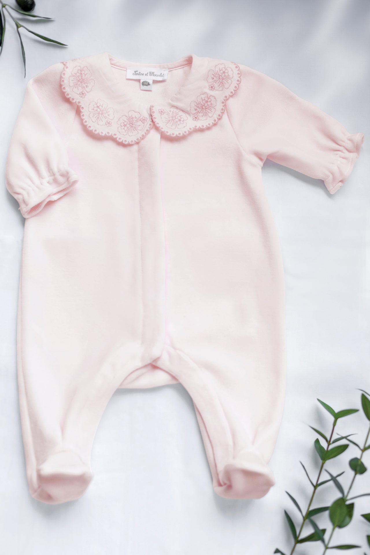 Pajamas
Pale pink Velvet Peter pan collar