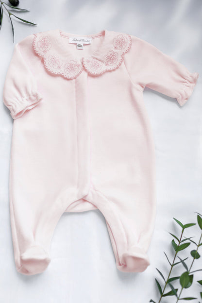 Pajamas
Pale pink Velvet Peter pan collar