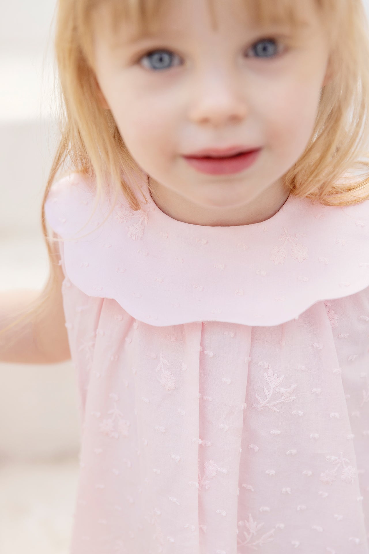 Dress
Pink powdered cotton Peter pan collar