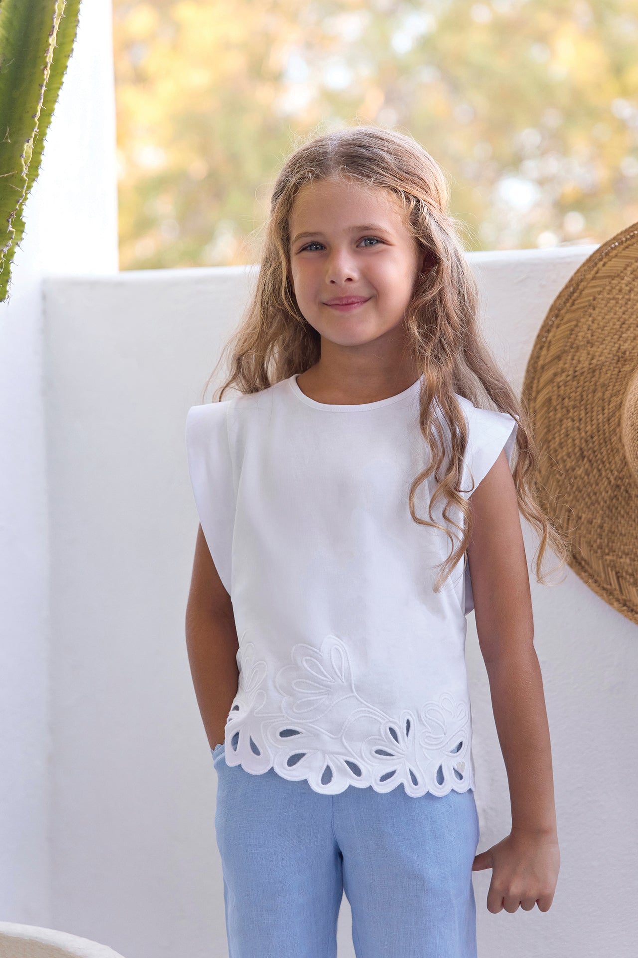 TEESHIRTB | T-shirt
White cotton Embroidered
