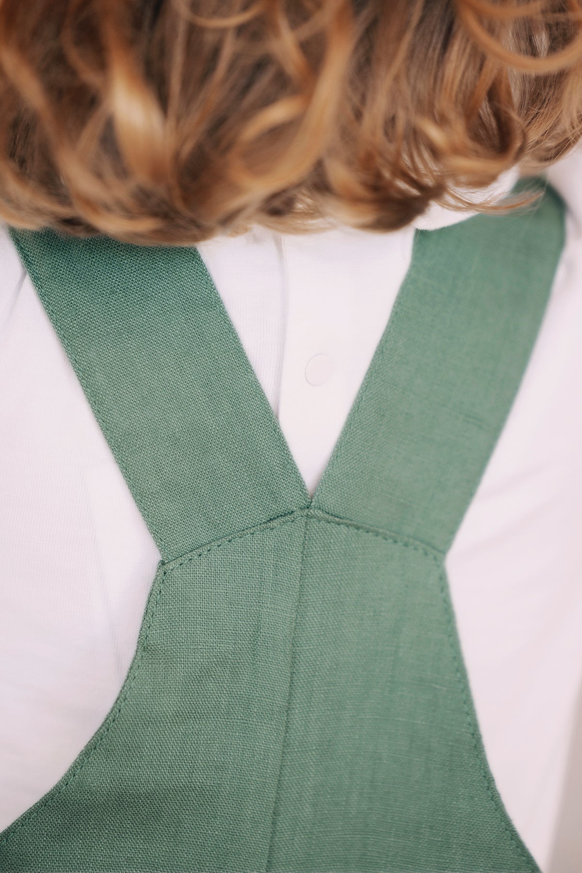 Dungaree short
Khaki Linen