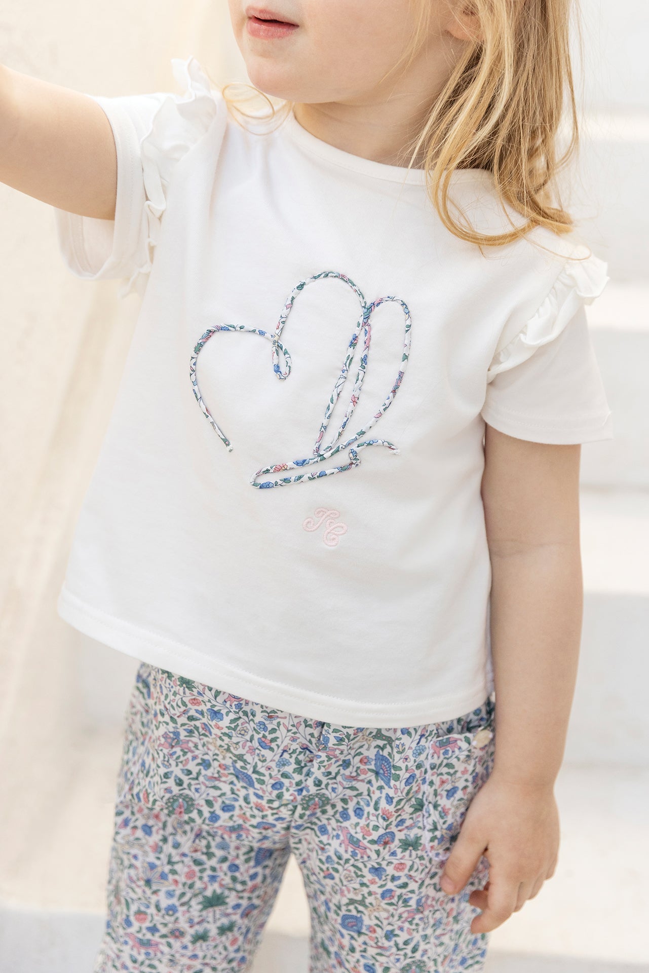 T-shirt
White butterfly cotton Print fabric Liberty