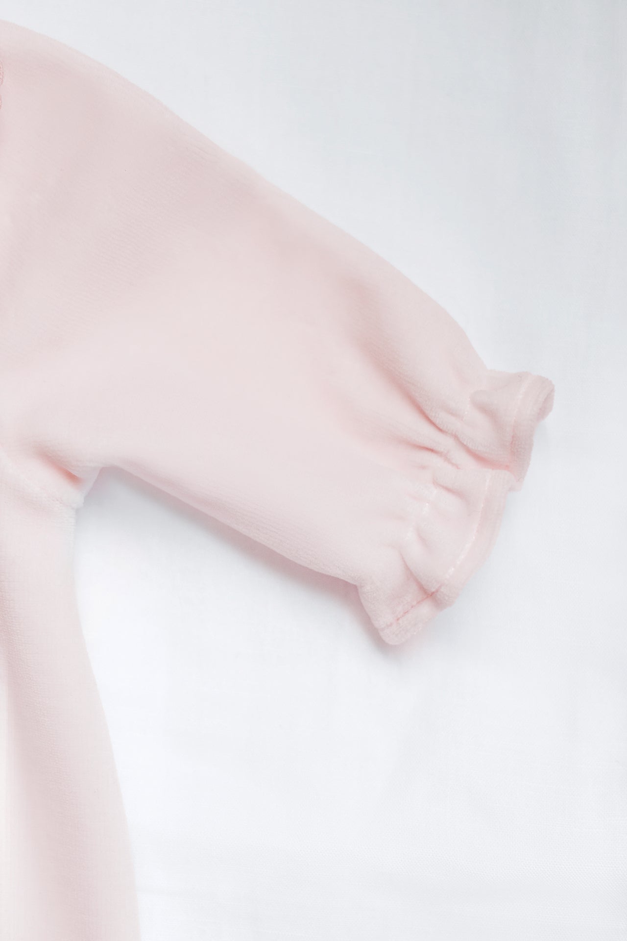 Pajamas
Pale pink Velvet Peter pan collar