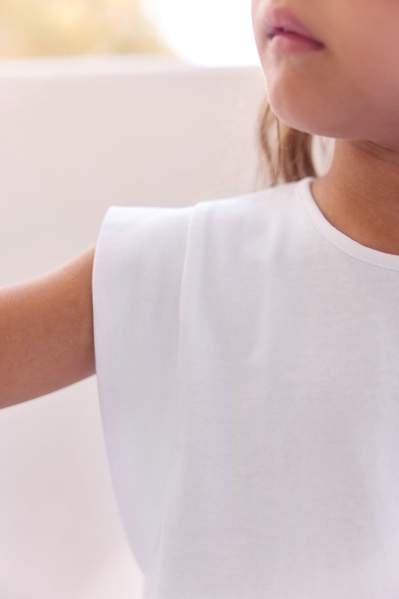 TEESHIRTB | T-shirt
White cotton Embroidered