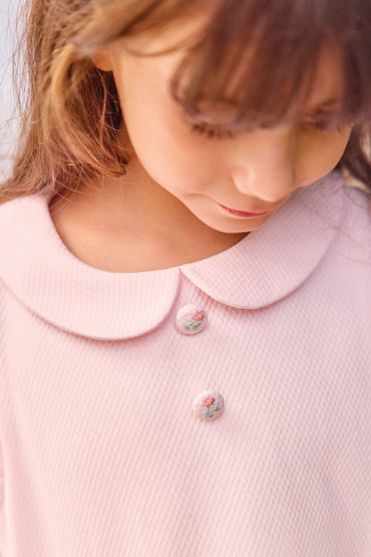 Dress
Pink Peter pan collar