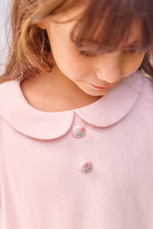 Dress
Pink Peter pan collar