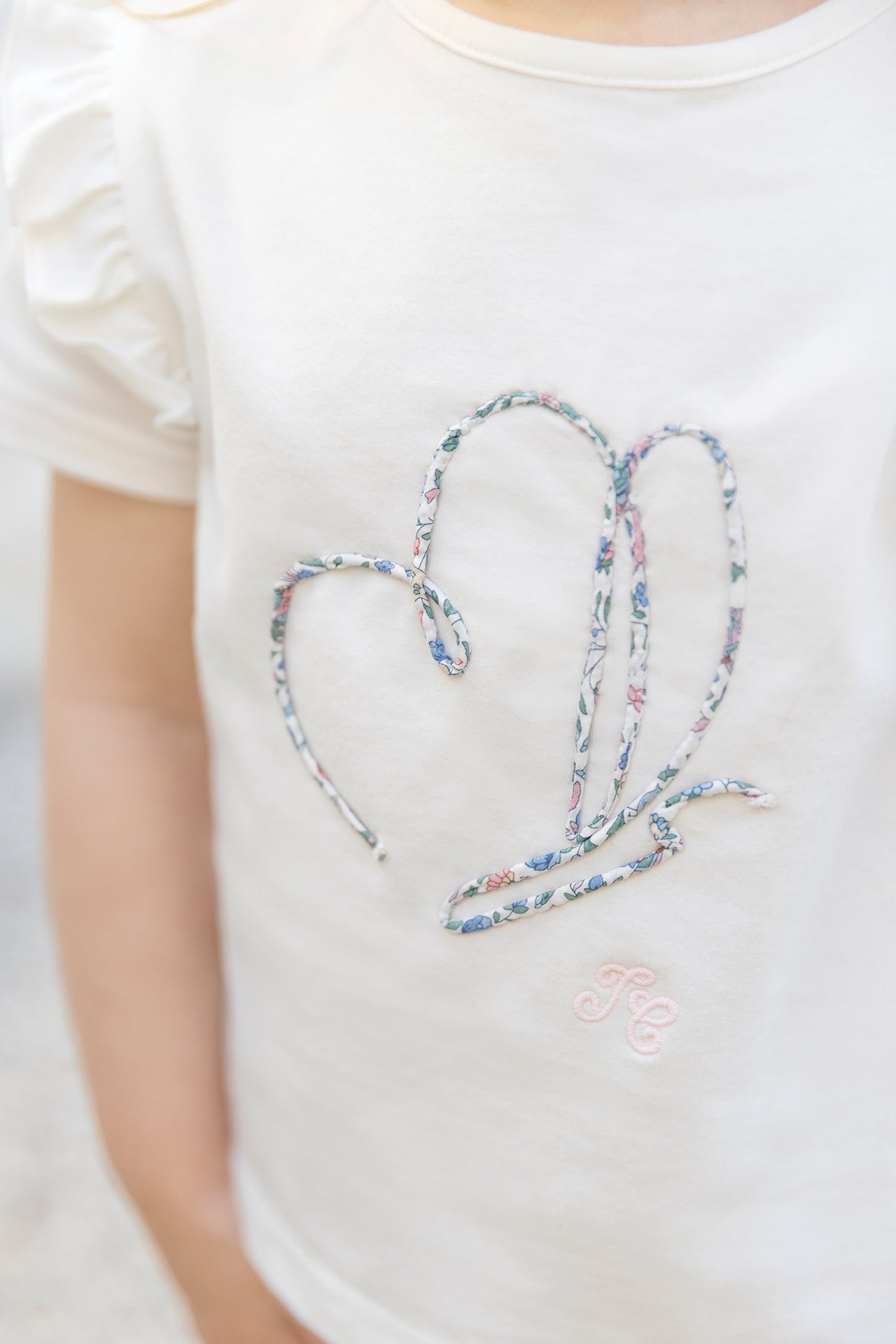 T-shirt
White butterfly cotton Print fabric Liberty