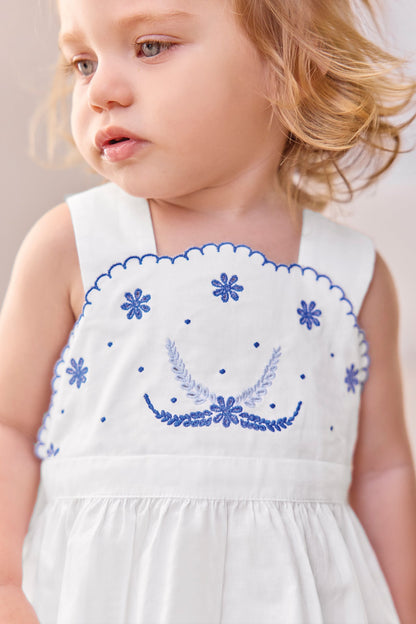 Outfit short
White cotton Embrodery