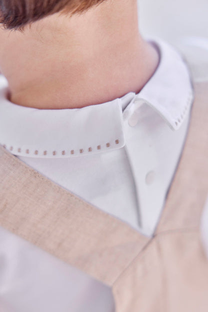 Body
White cotton Pointed collar