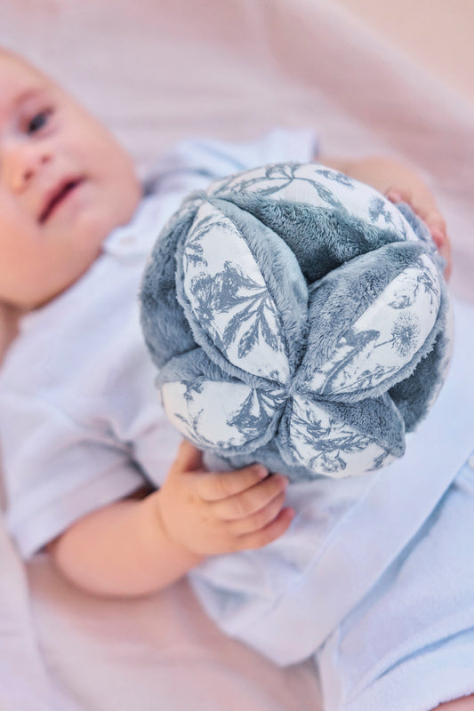 Sensory ball
Print inspiration Toile de Jouy Blue