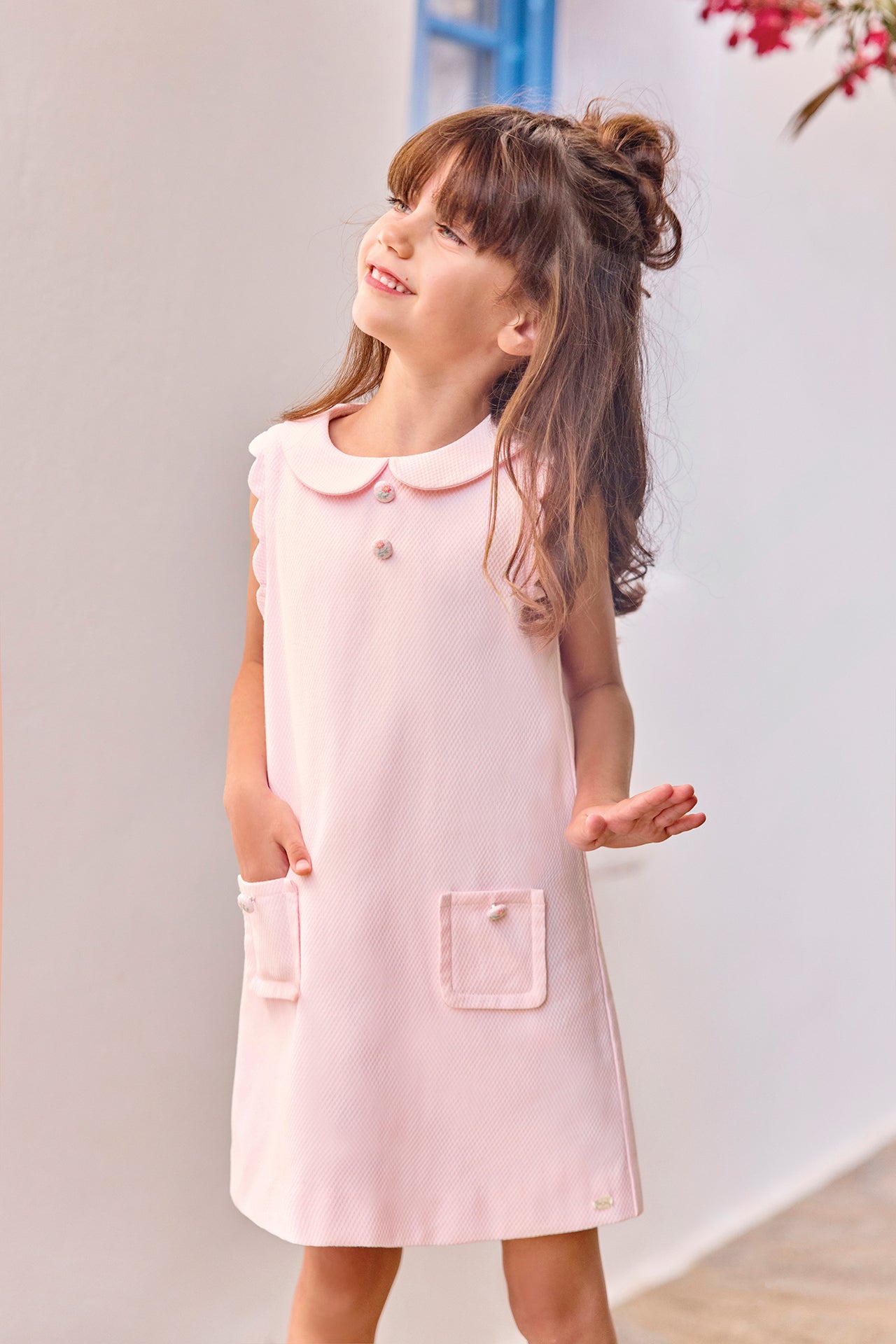 Dress
Pink Peter pan collar