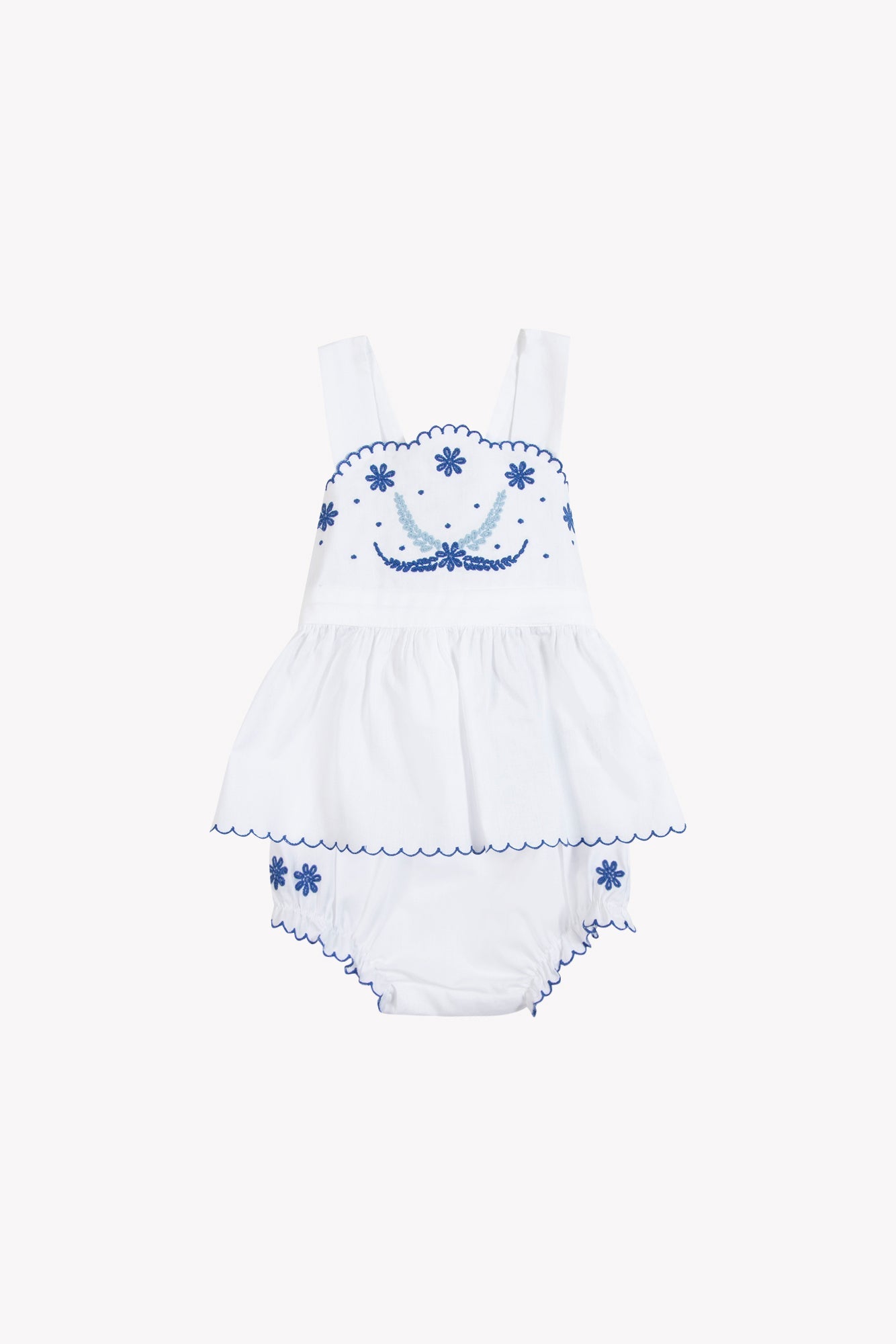 Outfit short
White cotton Embrodery