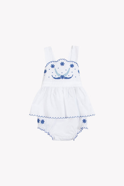 Outfit short
White cotton Embrodery