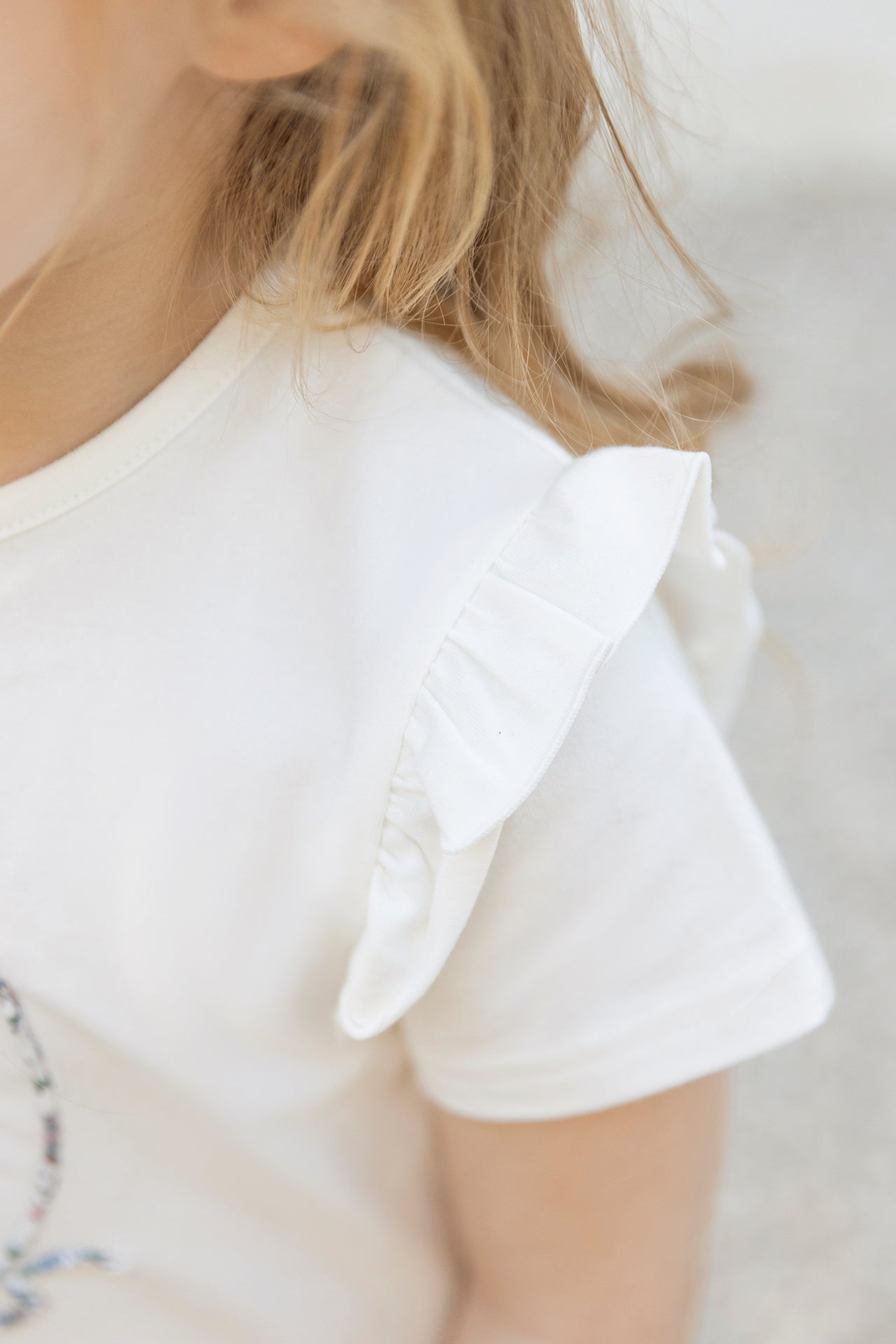 T-shirt
White butterfly cotton Print fabric Liberty