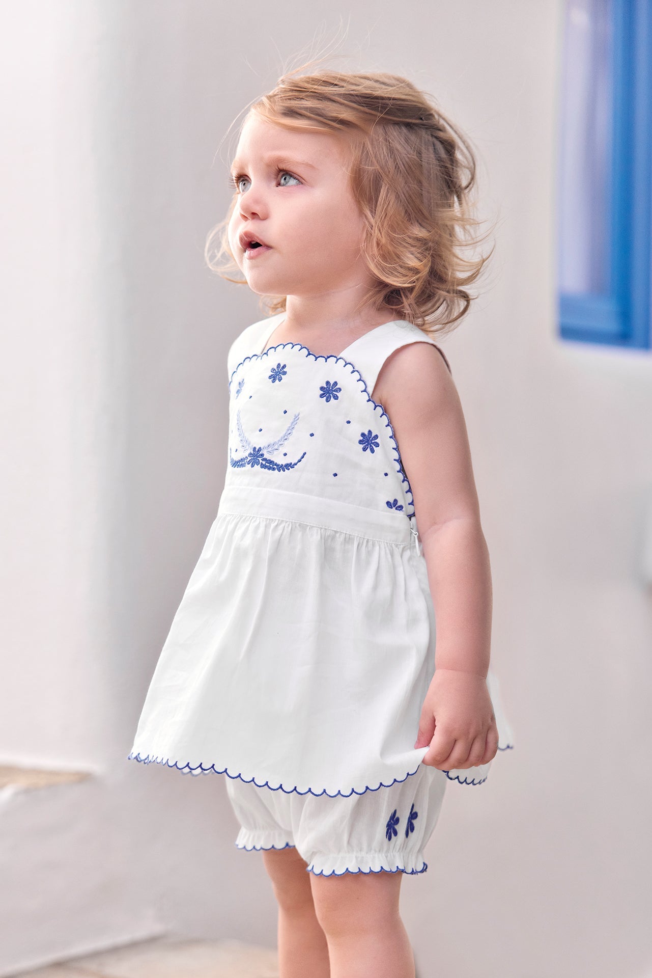 Outfit short
White cotton Embrodery