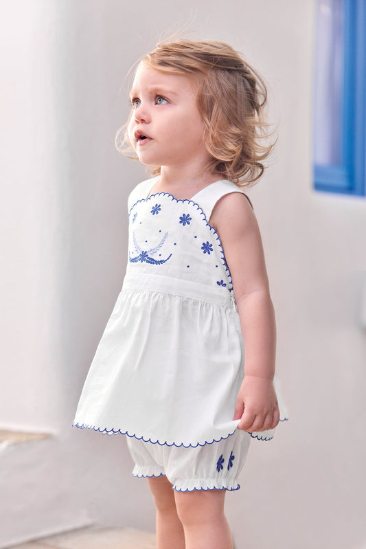 Outfit short
White cotton Embrodery