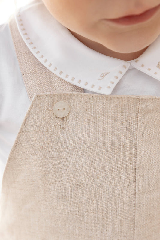 Body
White cotton Pointed collar