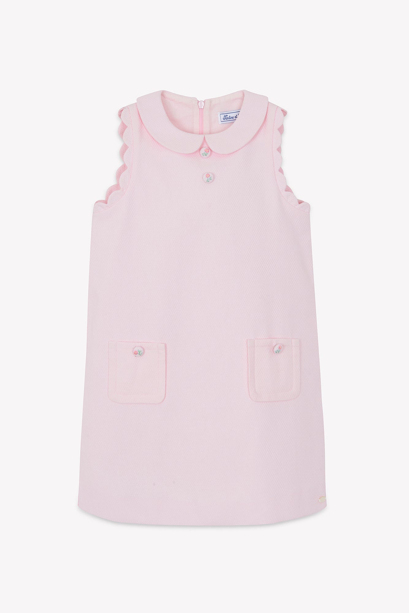 Dress
Pink Peter pan collar