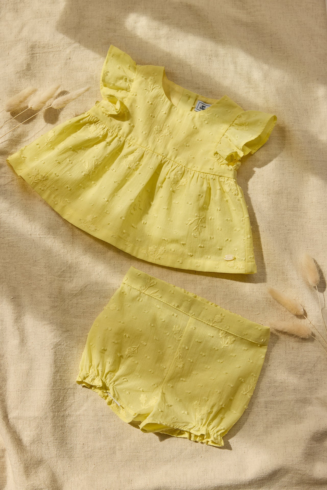 Outfit short
Citrus cotton Plumetis
